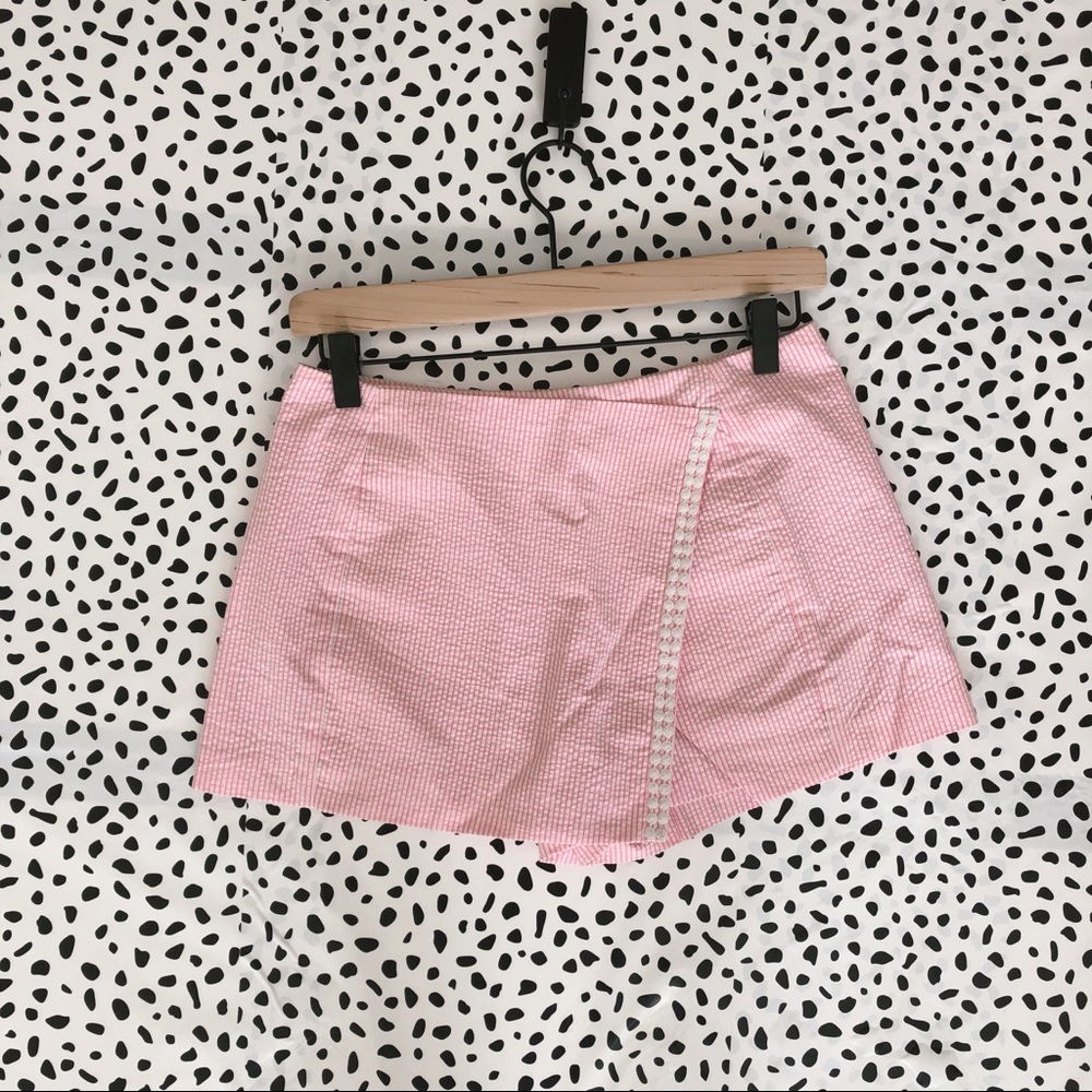 Lily Pulitzer pink seersucker skort. Size 0